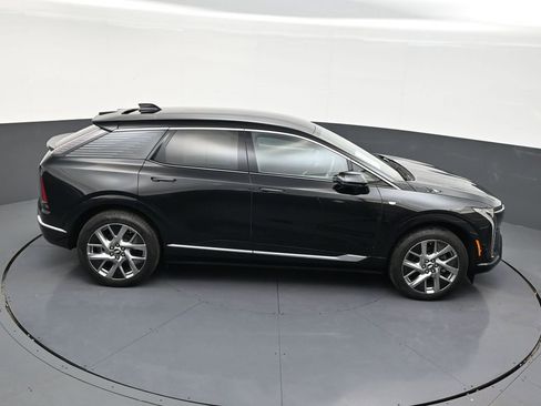 Used 2025 Cadillac Optiq Luxury 1 image 17