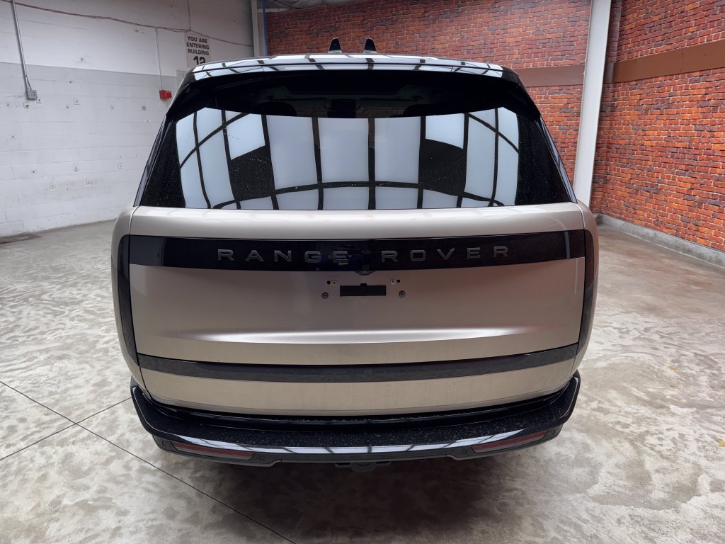 Used 2024 Land Rover Range Rover Long Wheelbase SE AWD/4WD image 4