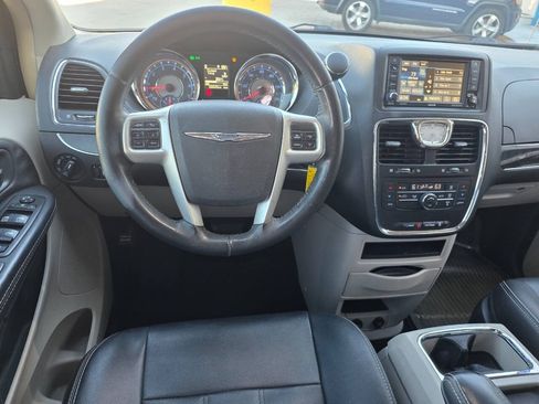 Used 2016 Chrysler Town & Country Touring FWD image 14