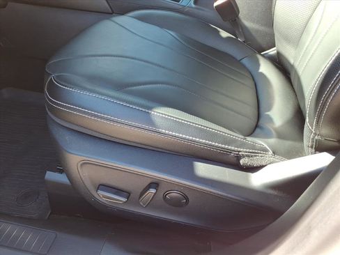 Used 2025 Ford Escape SE w/ PHEV Premium Package image 9