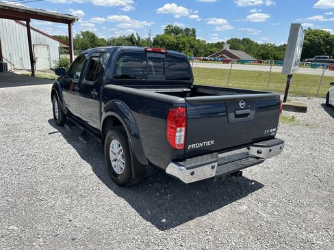 Used 2017 Nissan Frontier SV w/ SV Value Truck Package AWD/4WD image 7