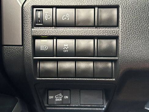 Used 2025 Toyota Tacoma SR5 AWD/4WD image 29