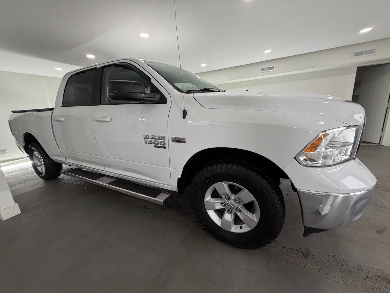 Used 2021 RAM 1500 Classic SLT AWD/4WD image 11