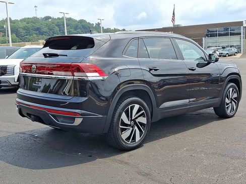 Used 2024 Volkswagen Atlas Cross Sport SE w/ Panoramic Sunroof Package FWD image 6