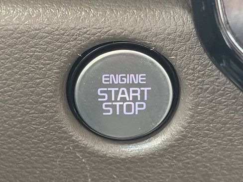 Used 2025 Kia Carnival FWD image 49