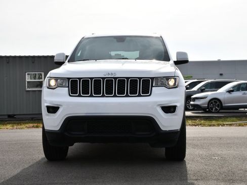 Used 2018 Jeep Grand Cherokee Laredo image 2
