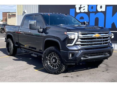 Used 2024 Chevrolet Silverado 3500 LTZ w/ LTZ Convenience Package AWD/4WD image 2