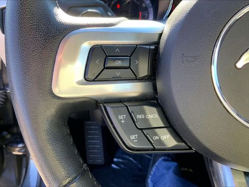 Used 2017 Ford Mustang Premium image 22