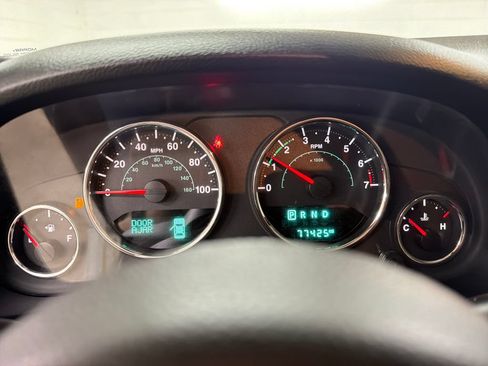 Used 2018 Jeep Wrangler Unlimited Sahara w/ Connectivity Group AWD/4WD image 22