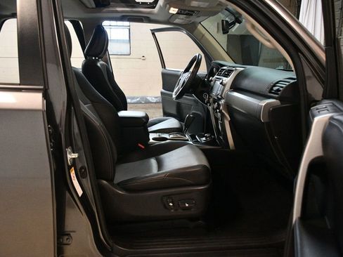 Used 2016 Toyota 4Runner SR5 Premium image 29