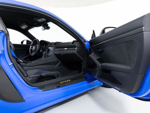 Used 2024 Porsche 718 Cayman GT4 RS image 25