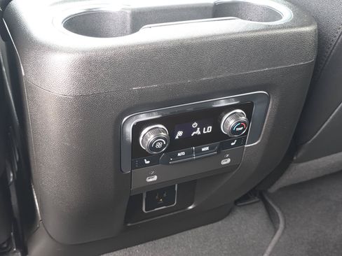Used 2024 Chevrolet Tahoe Premier RWD image 15