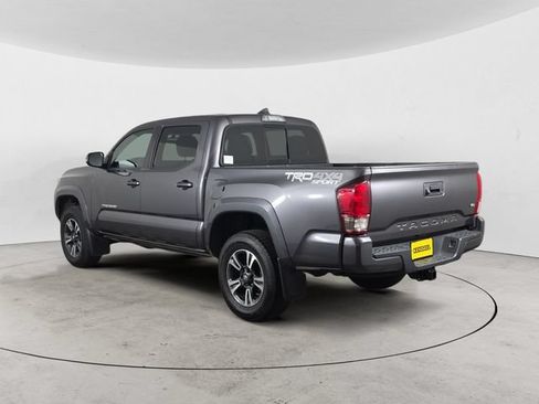 Used 2017 Toyota Tacoma TRD Sport w/ Tow Package (A/T) AWD/4WD image 7