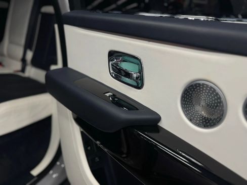 Used 2022 Rolls-Royce Cullinan image 21