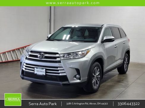 Used 2019 Toyota Highlander XLE AWD/4WD image 1