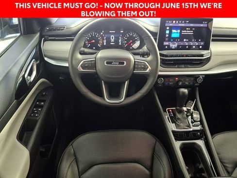Used 2025 Jeep Compass Limited AWD/4WD image 13