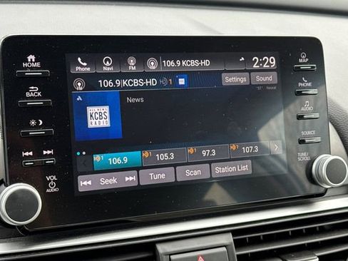 Used 2018 Honda Accord Touring image 17