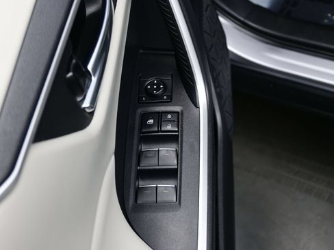 Used 2022 Toyota RAV4 XLE w/ Convenience Package AWD/4WD image 10