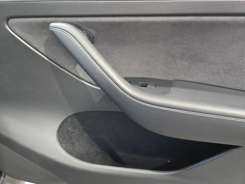 Used 2023 Tesla Model Y 2WD image 6