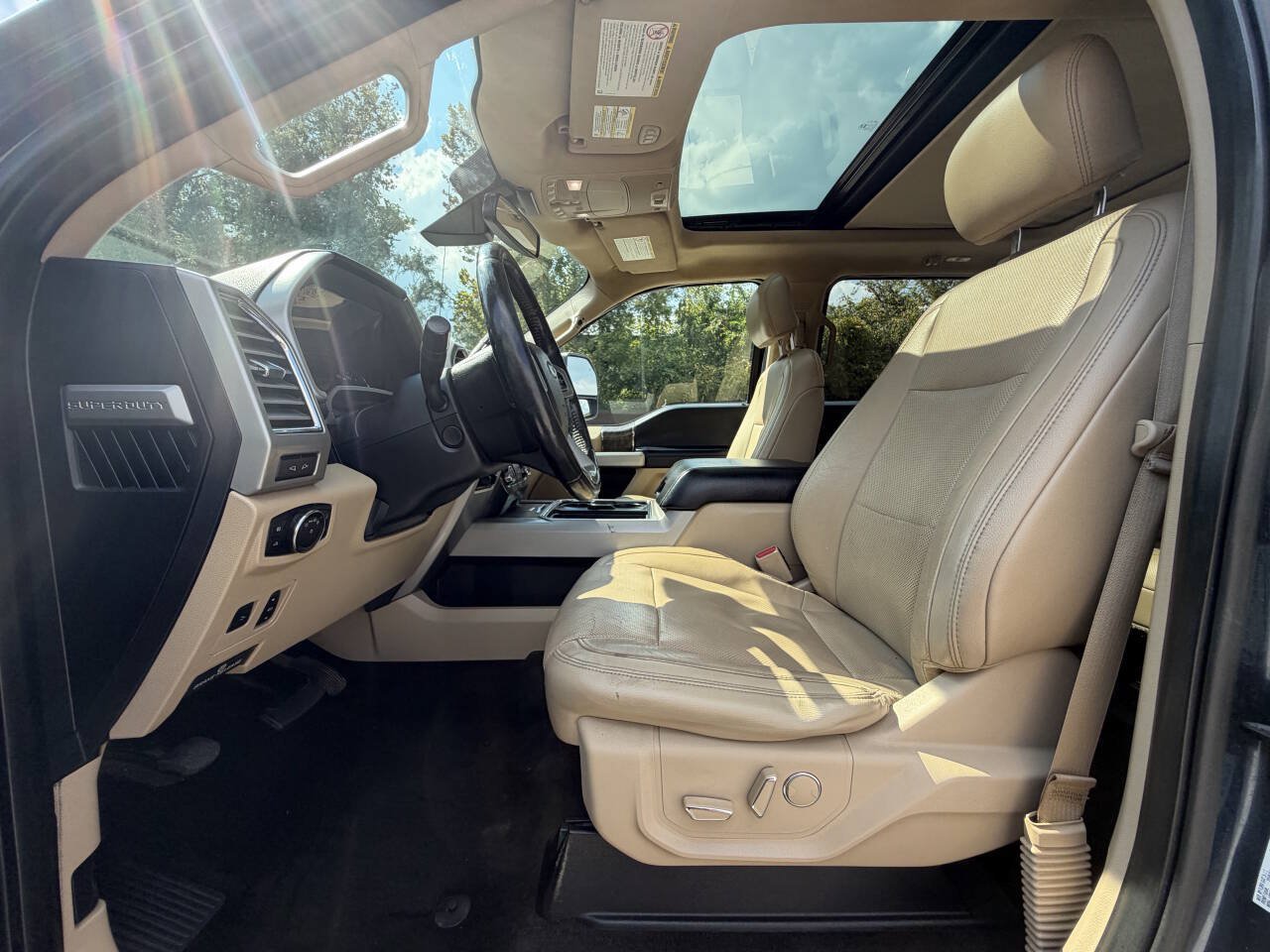 Used 2017 Ford F250 Lariat w/ Lariat Ultimate Package AWD/4WD image 4