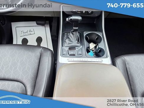 Used 2025 Kia Carnival FWD image 13