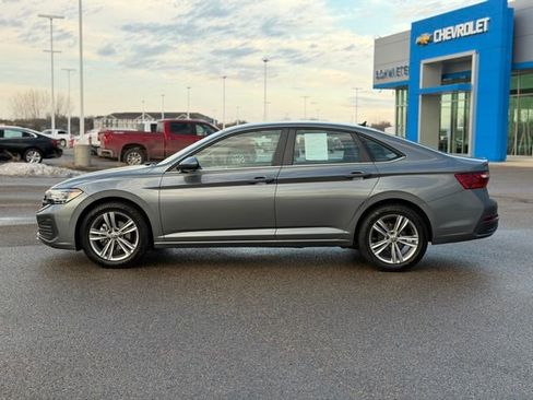 Used 2024 Volkswagen Jetta SE image 10