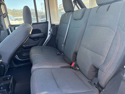 Used 2024 Jeep Wrangler Unlimited Rubicon AWD/4WD image 15