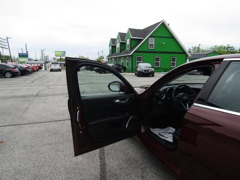 Used 2019 Alfa Romeo Giulia AWD w/ Cold Weather Package image 10
