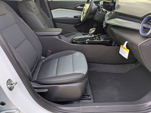New 2026 Chevrolet Trax LT w/ Sunroof Package FWD image 34