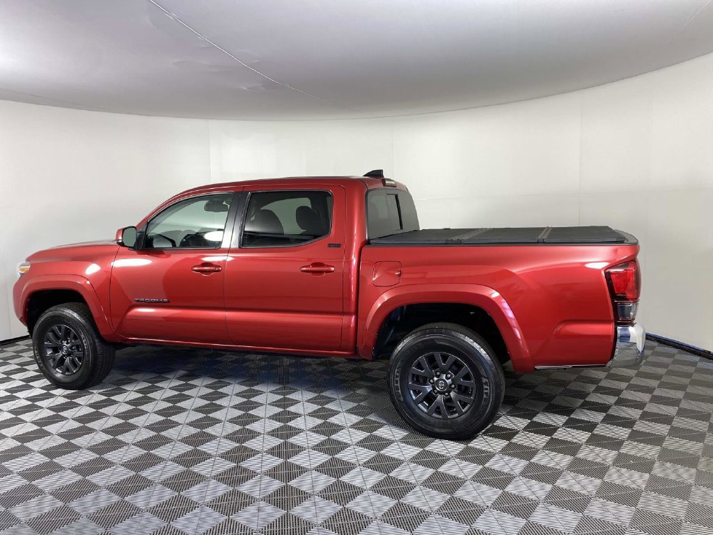 Used 2021 Toyota Tacoma SR5 AWD/4WD image 5