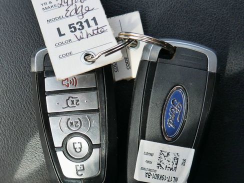 Used 2024 Ford Edge SEL w/ Sport Appearance Package image 38