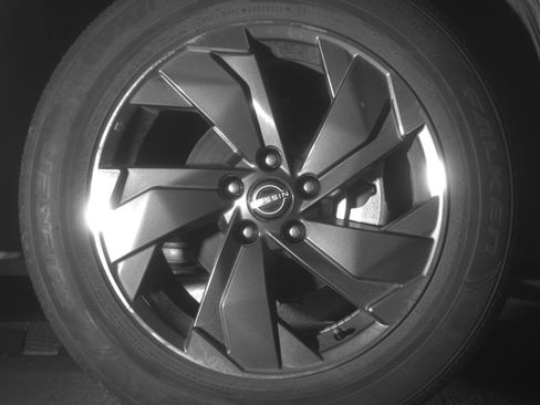 Used 2025 Nissan Rogue SV image 13