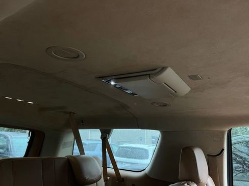 Used 2016 Cadillac Escalade ESV Platinum image 32