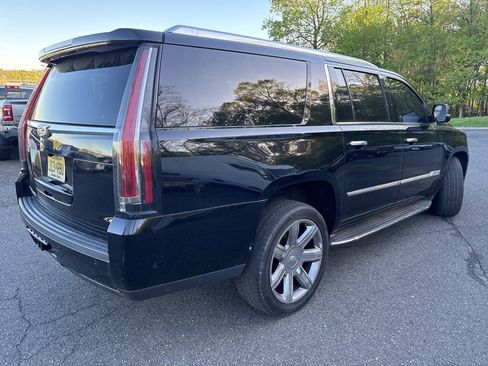 Used 2019 Cadillac Escalade ESV Luxury AWD/4WD image 3