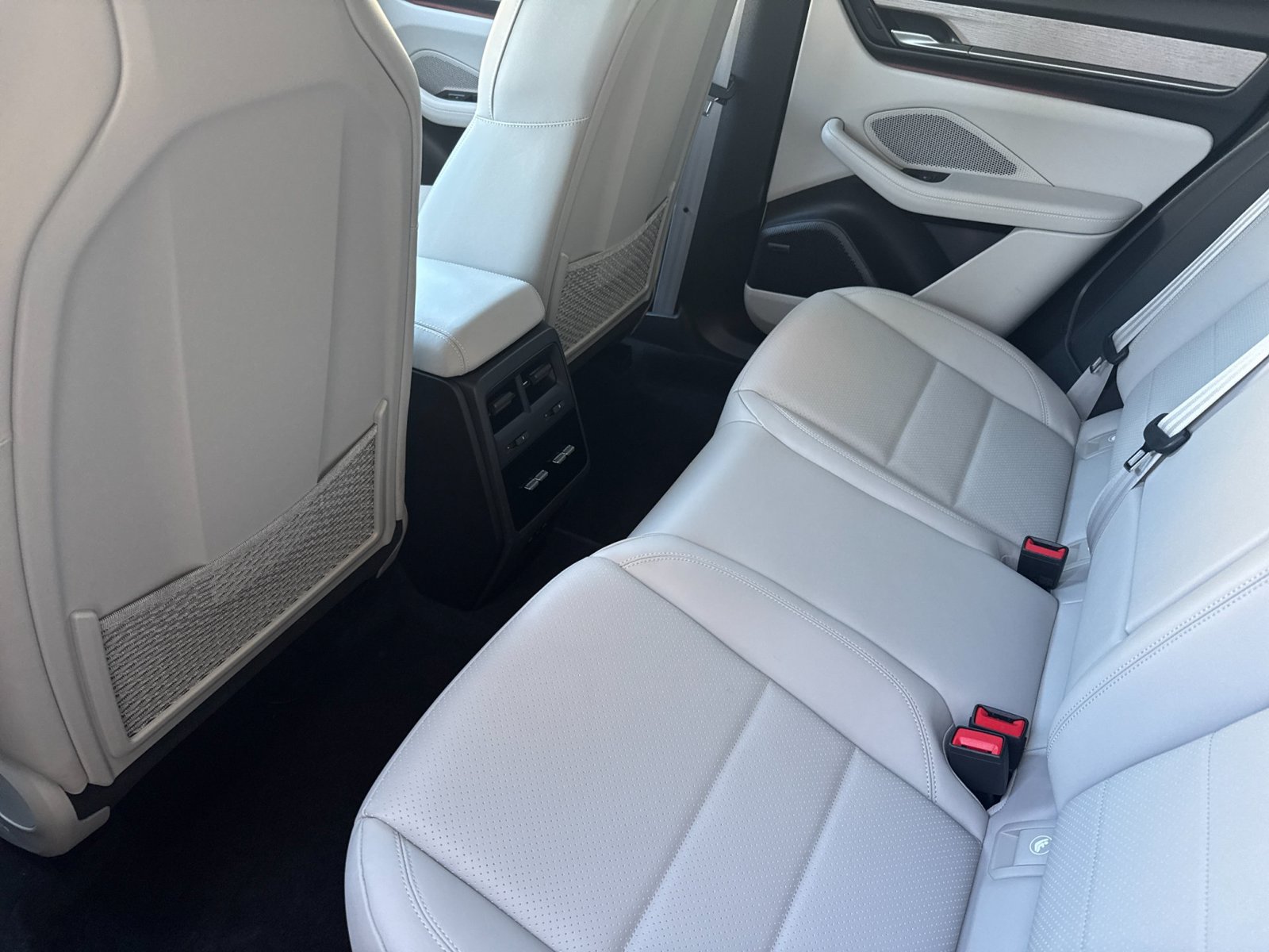 Certified 2025 Porsche Macan 4 Electric AWD/4WD image 14