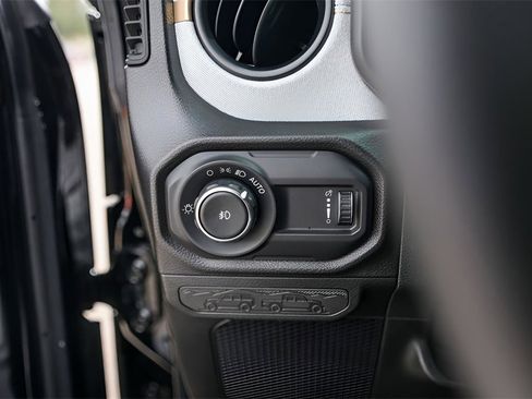 Used 2025 Jeep Wrangler Sport S image 14