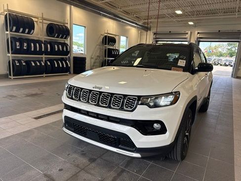 Used 2025 Jeep Compass Limited AWD/4WD image 3