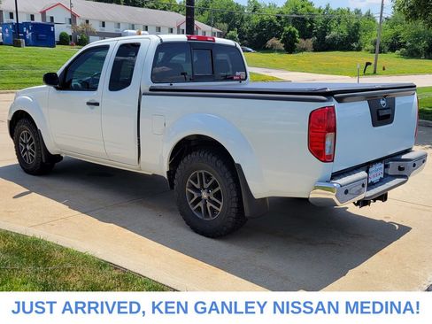 Used 2018 Nissan Frontier SV w/ Value Truck Package AWD/4WD image 6