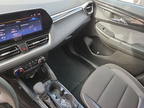 Used 2025 Chevrolet TrailBlazer LT image 4
