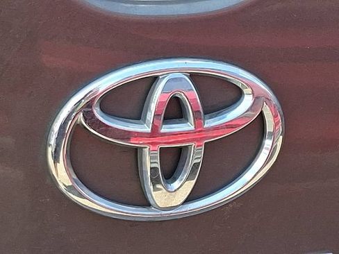 Used 2011 Toyota RAV4 Limited w/ Limited Extra Value Pkg AWD/4WD image 9