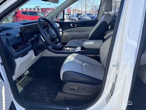 Used 2025 Kia Carnival SX image 19