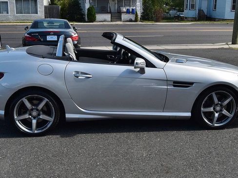 Used 2015 Mercedes-Benz SLK 250 w/ Premium Package image 51