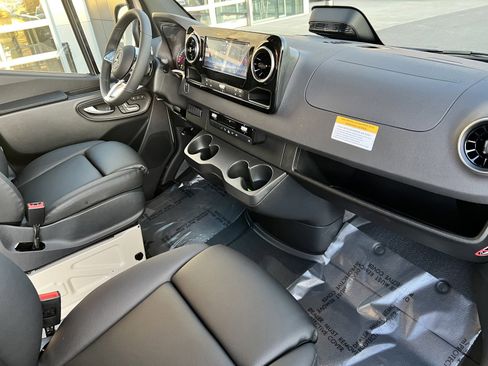 New 2025 Mercedes-Benz Sprinter 2500 image 23