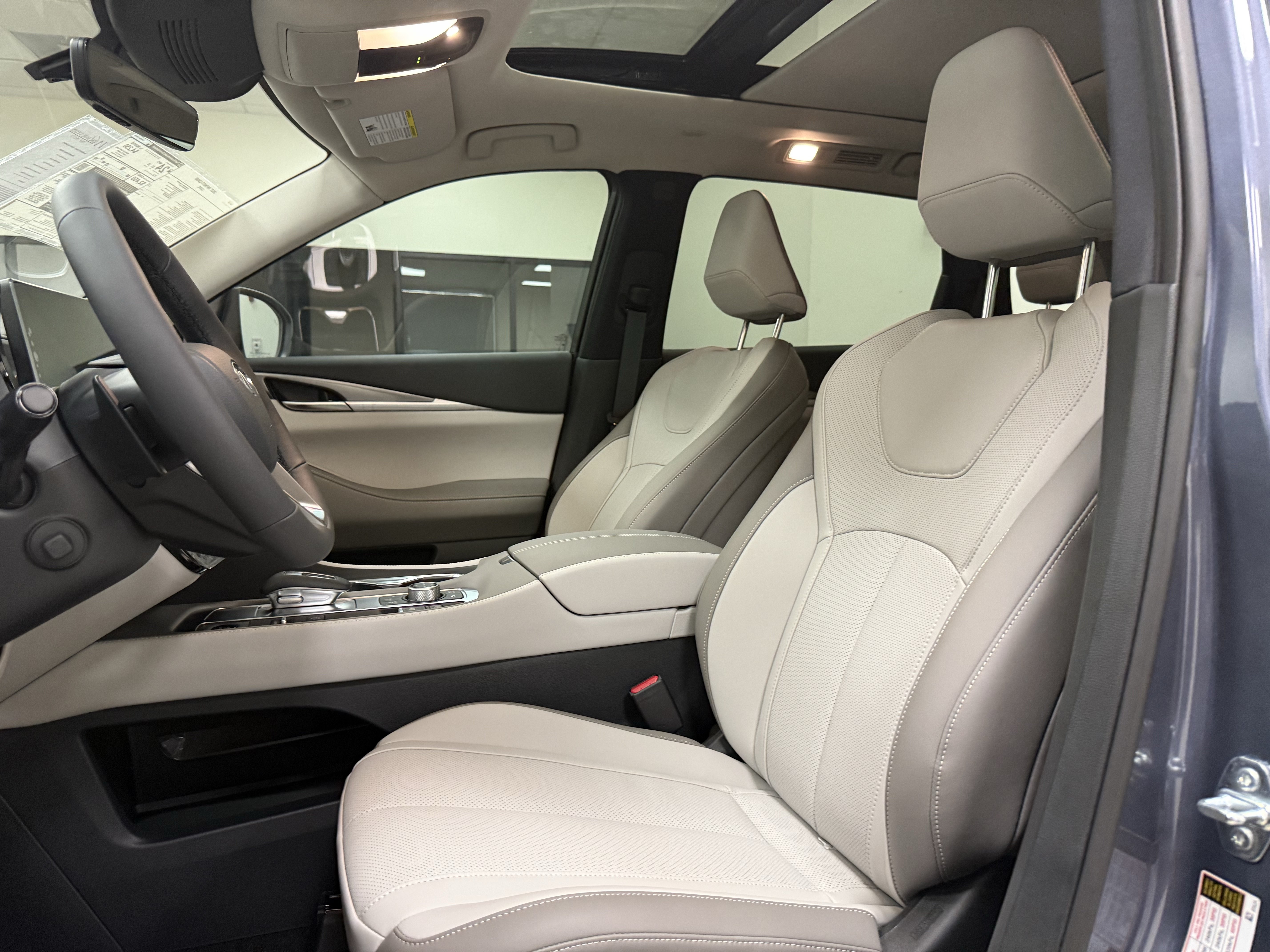 Certified 2027 INFINITI QX60 Luxe w/ Cargo Package FWD image 12