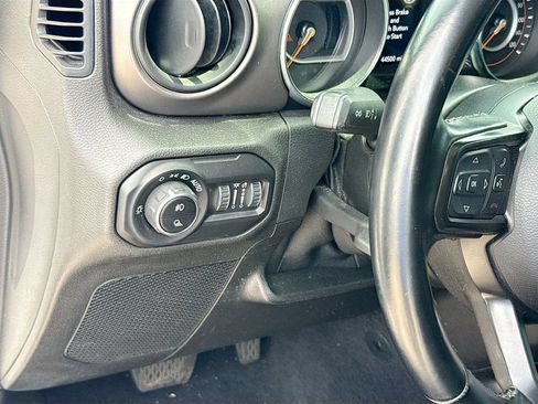 Used 2021 Jeep Gladiator Sport AWD/4WD image 11