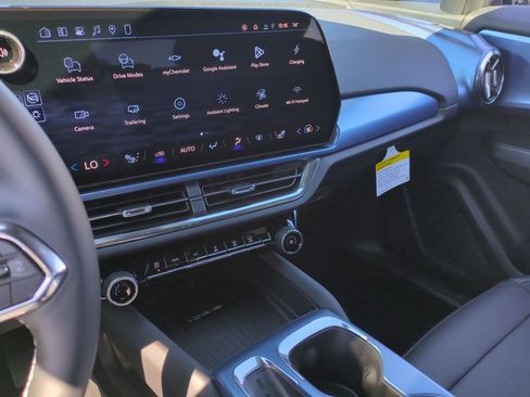 New 2026 Chevrolet Equinox EV LT image 13