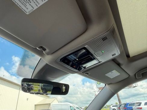 Used 2025 Volkswagen Atlas Peak Edition SE image 28