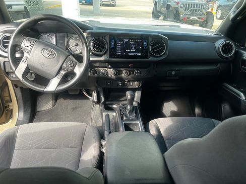 Used 2019 Toyota Tacoma TRD Off-Road image 14