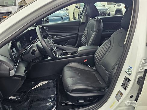 Certified 2021 Hyundai Elantra Limited w/ Cargo Package image 19