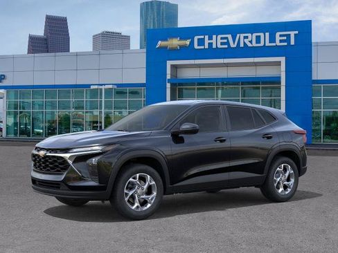 New 2026 Chevrolet Trax LS w/ LS Convenience Package FWD image 2